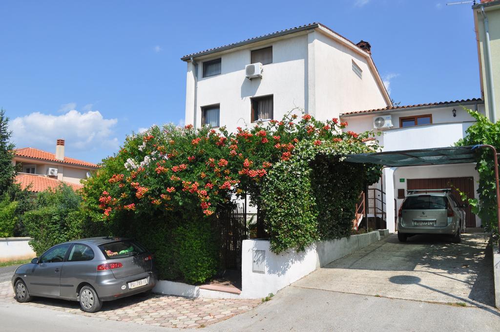 Apartment Drenovica Pula Exterior photo