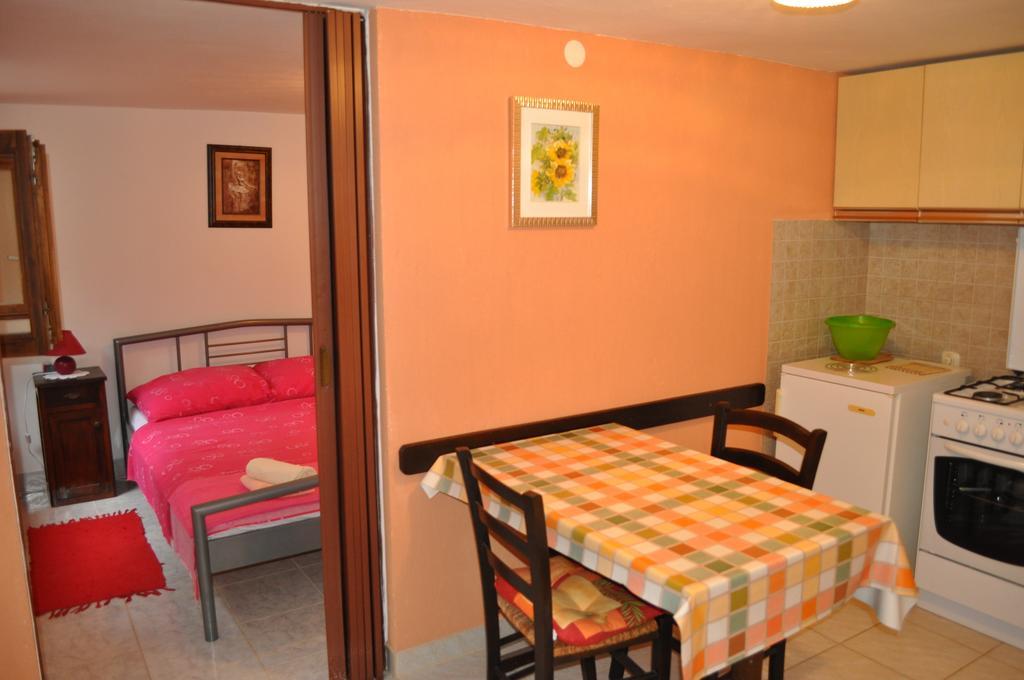 Apartment Drenovica Pula Room photo