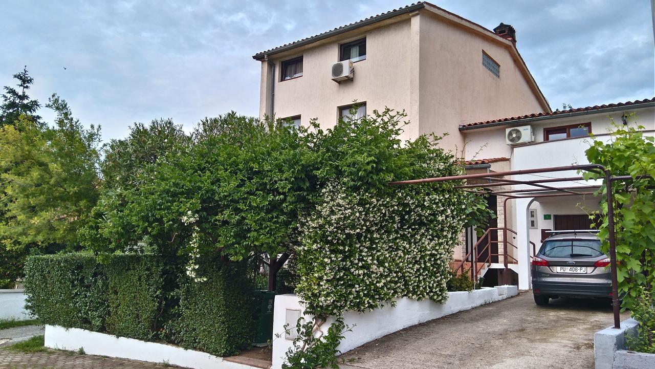 Apartment Drenovica Pula Exterior photo